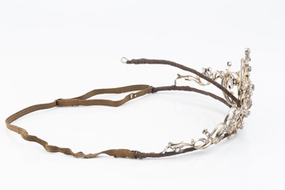 Lot 277 - A late 19th/early 20th century diamond tiara,...