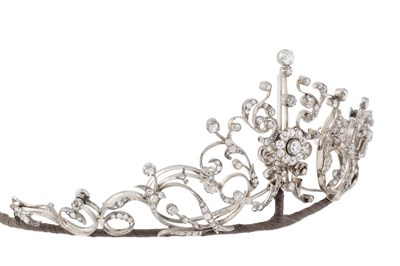 Lot 277 - A late 19th/early 20th century diamond tiara,...