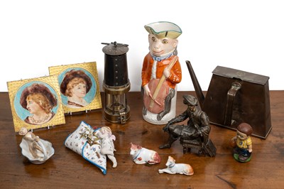 Lot 340 - A collection of items