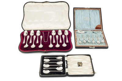 Lot 806 - A set of twelve Edwardian silver teaspoons,...