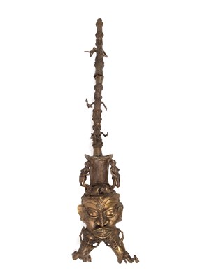 Lot 415 - A large mid 20th century African Benin bronze...