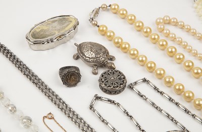 Lot 257 - Collection of various jewellery to include a...
