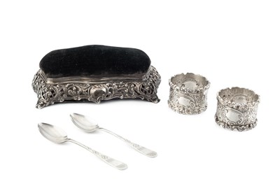 Lot 812 - A pair of Edwardian silver napkin rings, of...