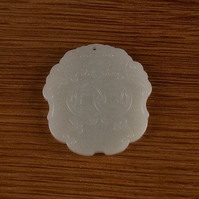 Lot 205 - White jade pendant Chinese, 18th/19th Century...