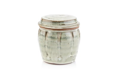 Lot 528 - Attributed to Mike Dodd (b.1943) Storage jar...