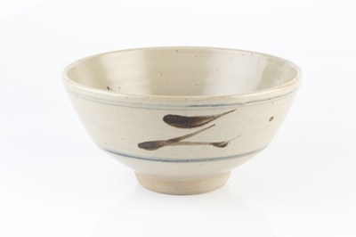 Lot 654 - Leach Pottery Z bowl on cream glaze ground...