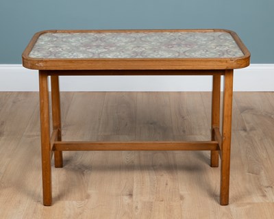 Lot 193 - A 20th century occasional table