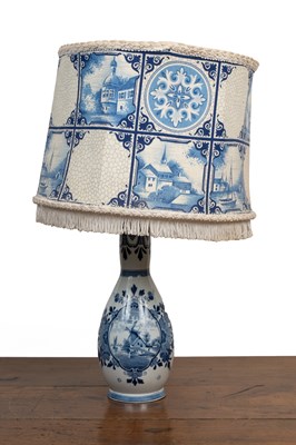 Lot 178 - A modern Delft table lamp