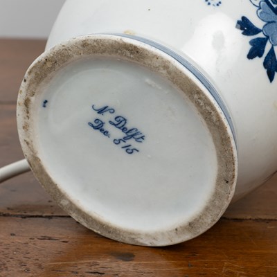 Lot 178 - A modern Delft table lamp