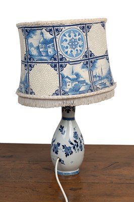 Lot 178 - A modern Delft table lamp