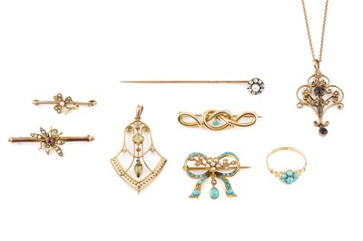 Lot 360 - A collection of jewellery, comprising a...