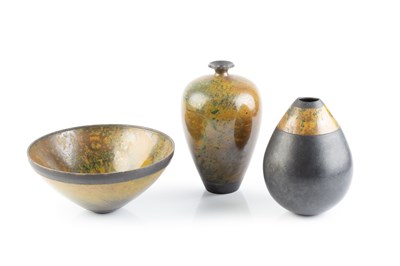 Lot 707 - Andrew Hill (b.1964) Two vases and a bowl wood-...