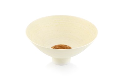 Lot 536 - Peter Wills (b.1955) Footed bowl porcelain,...