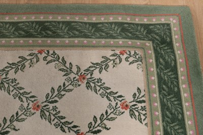 Lot 481 - A modern carpet