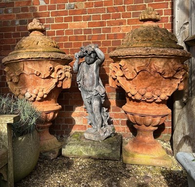 Lot 1539 - A pair of large lidded urns