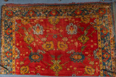 Lot 105 - An early 20th century hand-woven woollen Ooshak carpet