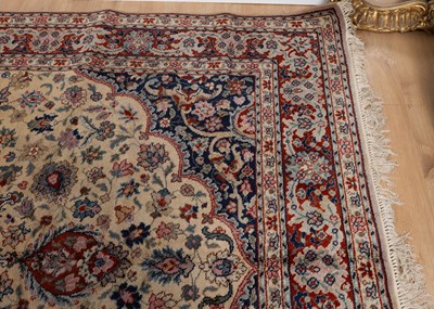 Lot 429 - A 20th century rug, possibly by Axminster Carpets