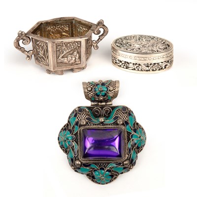 Lot 237 - Silver vinaigrette Chinese together with a...