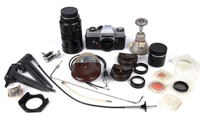 Lot 64 - A Leicaflex SL body no 1237193 with a Lietz...