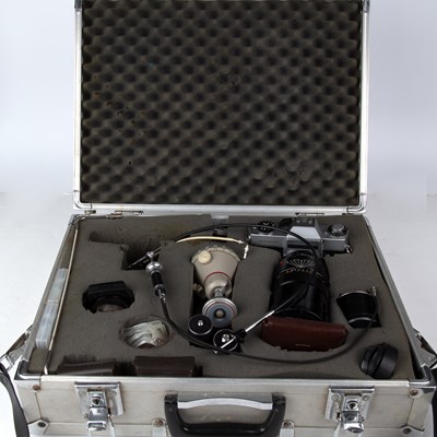 Lot 64 - A Leicaflex SL body no 1237193 with a Lietz...