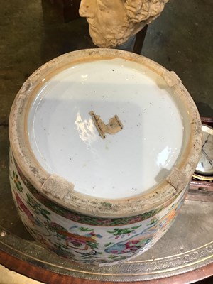 Lot 132 - A pair of 19th century Chinese canton vases,...