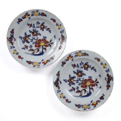 Lot 133 - A pair of 18th century Delft chargers...