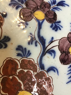 Lot 133 - A pair of 18th century Delft chargers...