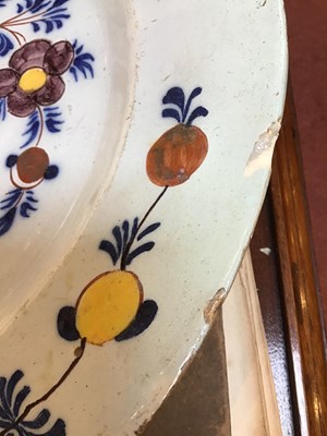 Lot 133 - A pair of 18th century Delft chargers...