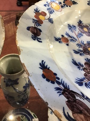 Lot 133 - A pair of 18th century Delft chargers...
