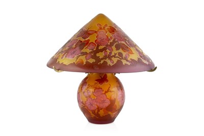 Lot 916 - Manner of Émile Gallé (1846-1904) Cameo glass...