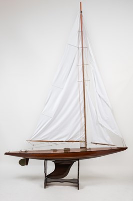 Lot 331 - An Edwardian early 20th century pond yacht