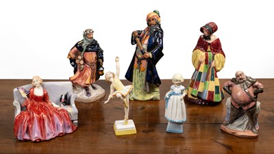 Lot 14 - A group of pottery and porcelain figurines