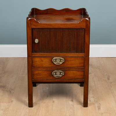 Lot 49 - A George III mahogany pot cupboard