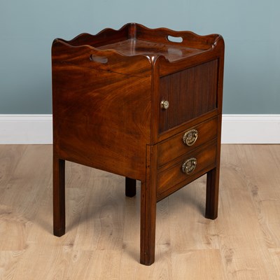 Lot 49 - A George III mahogany pot cupboard