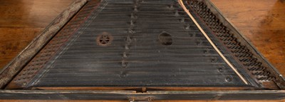 Lot 8 - A 19th century zither