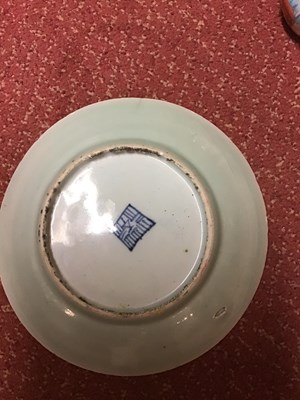 Lot 117 - A group of Chinese porcelain items to include...