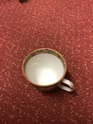 Lot 117 - A group of Chinese porcelain items to include...