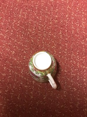 Lot 117 - A group of Chinese porcelain items to include...