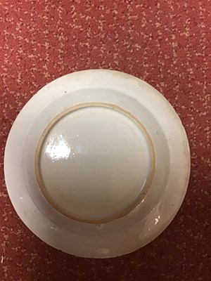 Lot 117 - A group of Chinese porcelain items to include...
