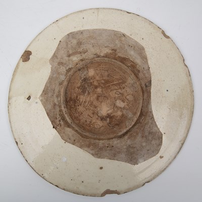 Lot 112 - An 18th century Italian maiolica tazza with...