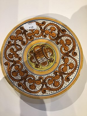 Lot 112 - An 18th century Italian maiolica tazza with...