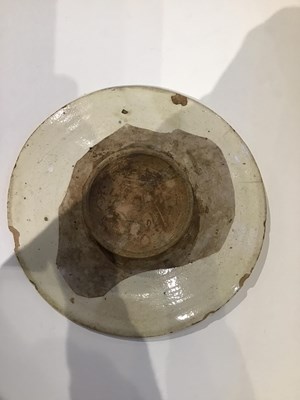 Lot 112 - An 18th century Italian maiolica tazza with...