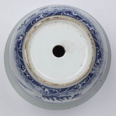 Lot 114 - A Chinese blue and white porcelain jardinière...