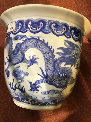 Lot 114 - A Chinese blue and white porcelain jardinière...