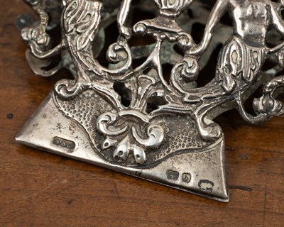 Lot 301 - A silver mounted magnifying glass by Charles & George Asprey c1894, together with a silver desk clip