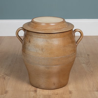 Lot 92 - A salt-glazed stoneware bread crock