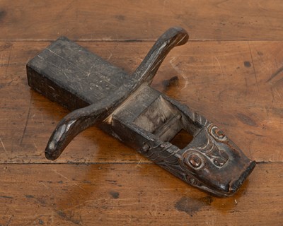 Lot 146 - An antique carved wooden spokeshave or woodworker's plane