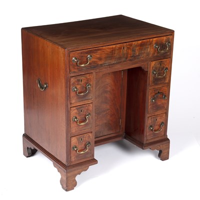 Lot 84 - A George III mahogany kneehole desk with a...