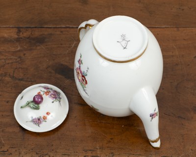 Lot 100 - An 18th century Sevres porcelain calabre teapot
