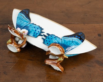 Lot 482 - A George Jones for Minton majolica dish